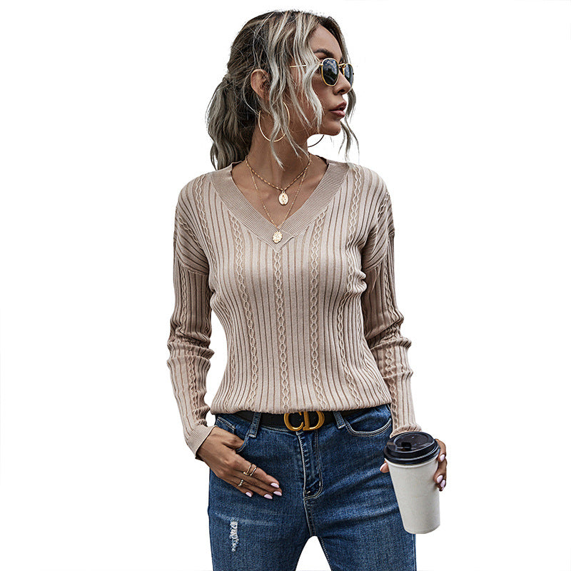 Solid Cable Knit Sweater with V-Neck and Slim Fit
