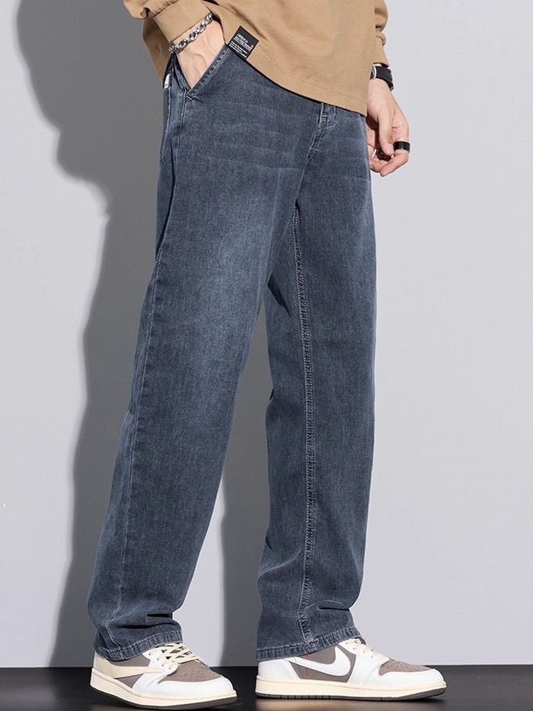 Men Regular Fit Mid-Rise Light Fade Jeans
