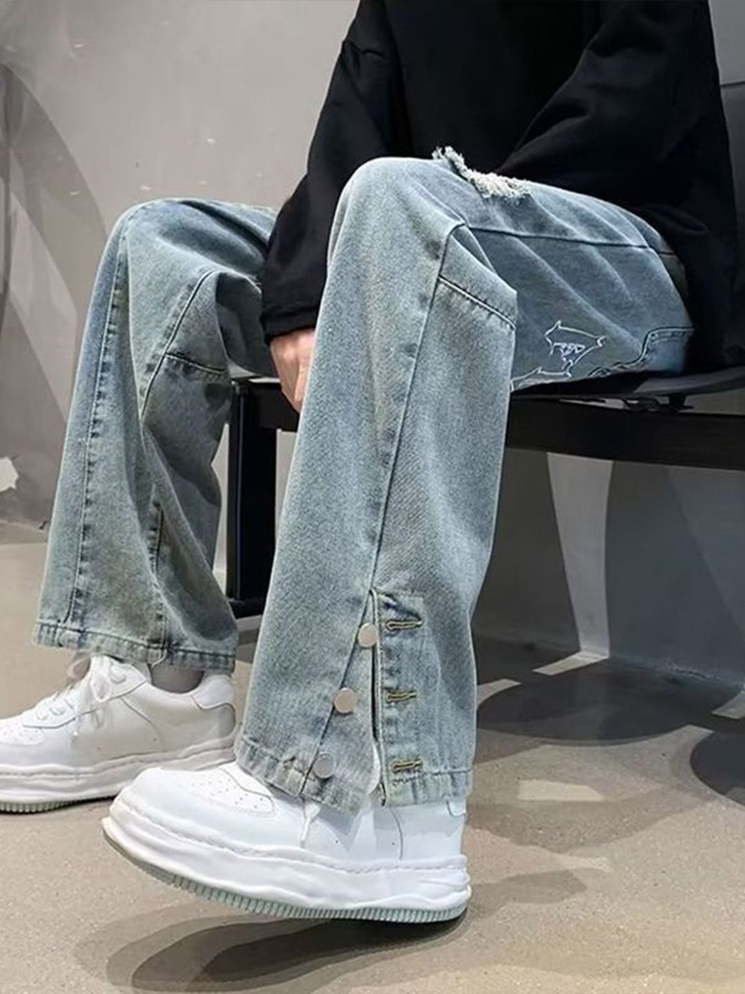 Men Straight Fit Mid-Rise Low Distress Light Fade Jeans