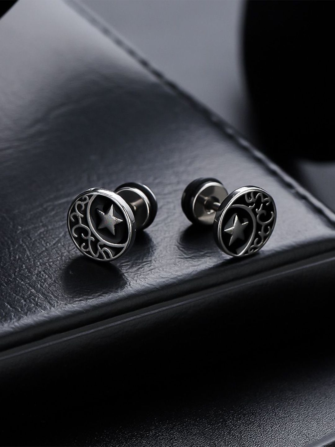 Stainless Steel Silver Plated Circular Shaped Studs