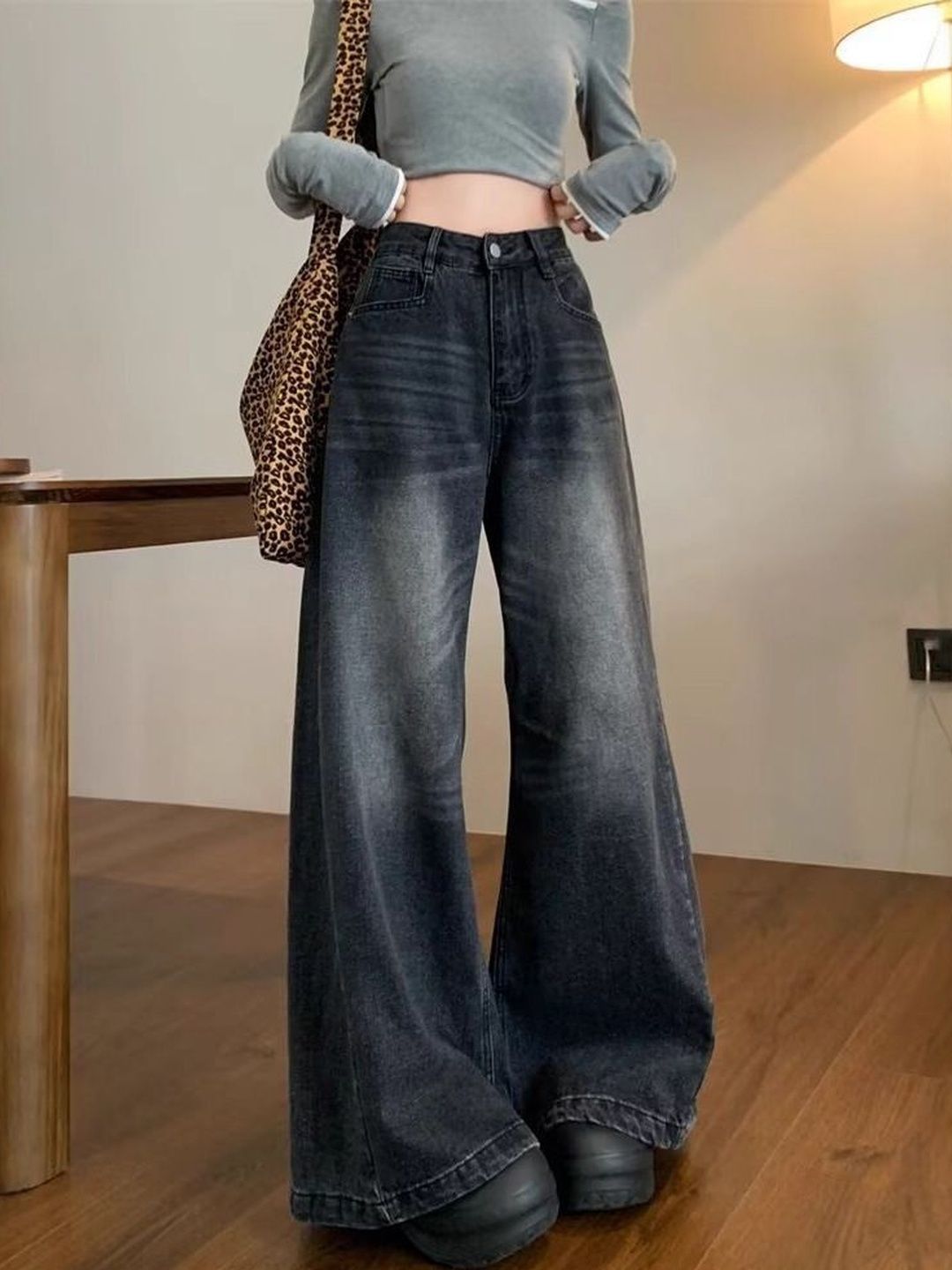 Women Wide Leg Mid-Rise Light Fade Jeans