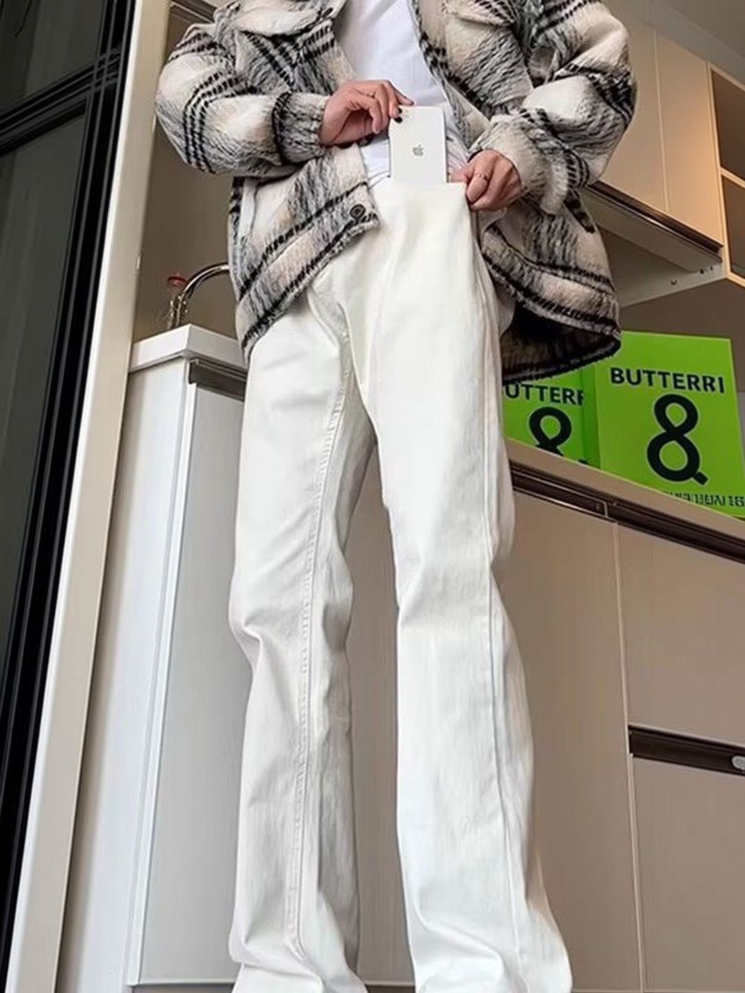 Men Straight Fit Mid-Rise Jeans