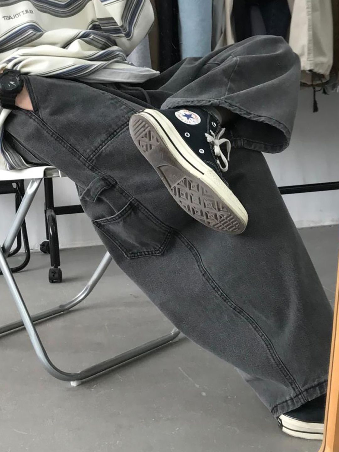 Men Wide Leg Light Fade Mid-Rise Jeans