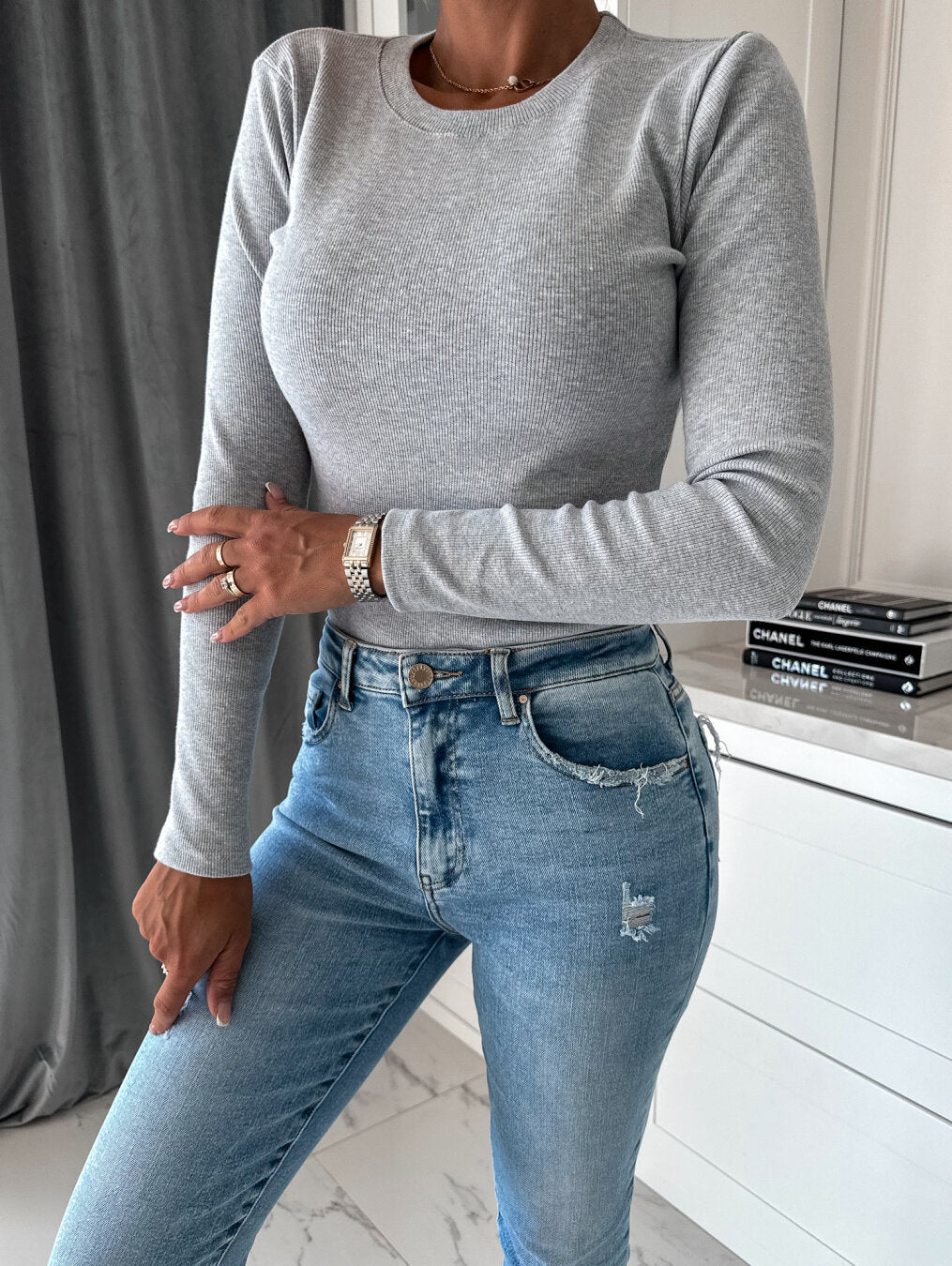 Fitted Ribbed Long Sleeve Top with Round Neck