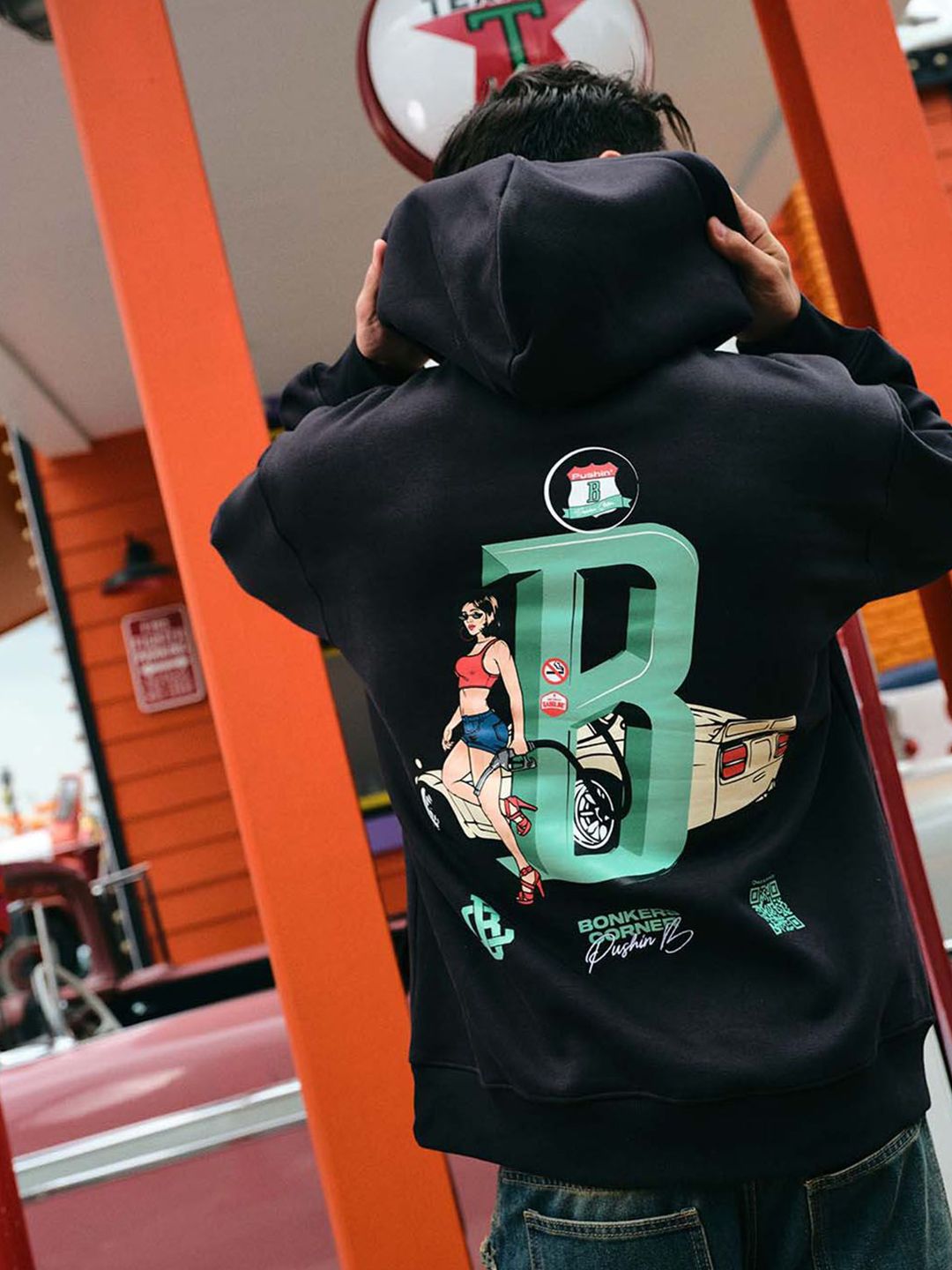 Men Printed Hooded Pullover Sweatshirt