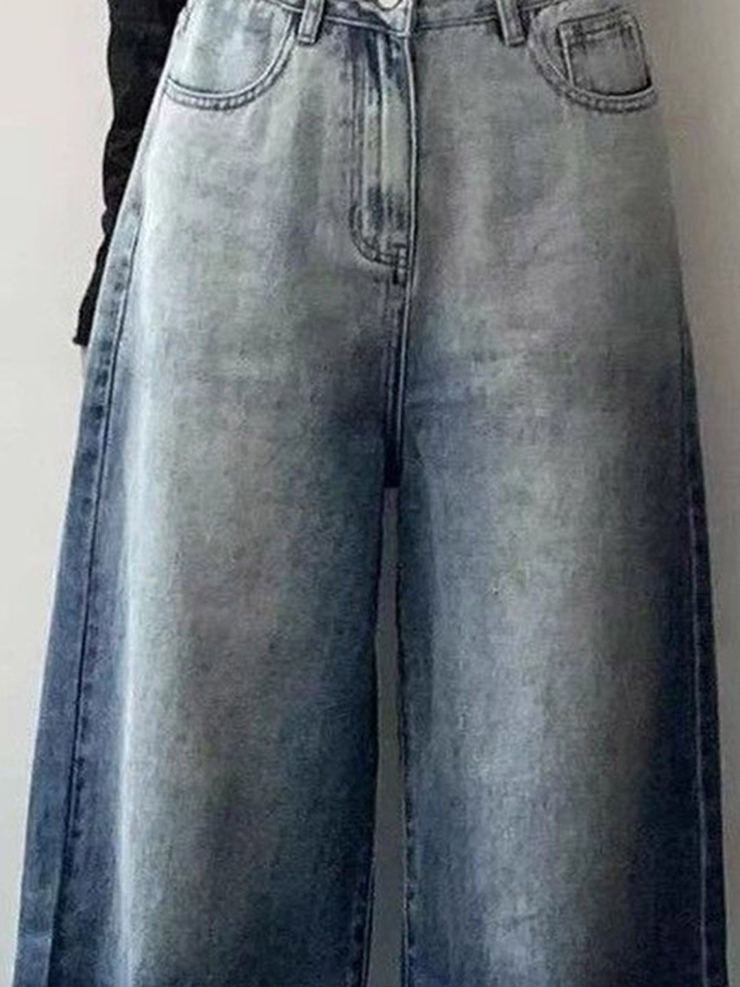 Women Straight Fit Mid-Rise Light Fade Jeans