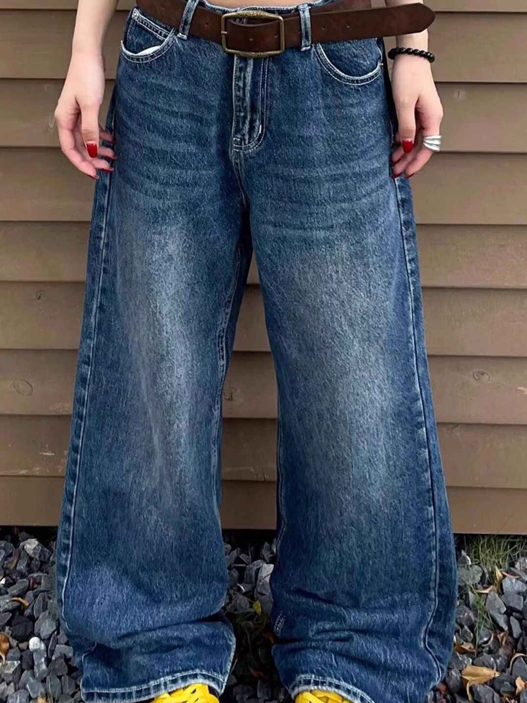 Women Cotton Mid-Rise Low Distress Light Fade Baggy Fit Jeans