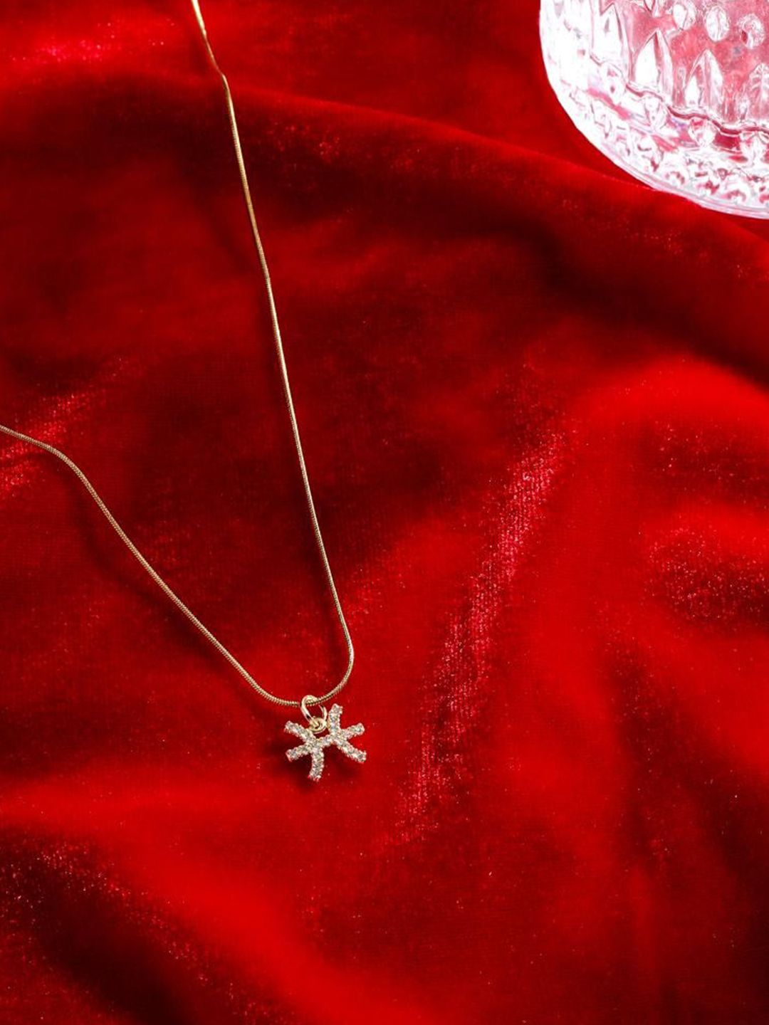 SALTY Contemporary Artificial Stones Studded Pendant with Chain