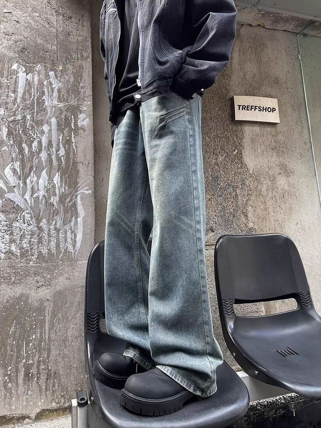 Men Flared Mid-Rise Light Fade Jeans