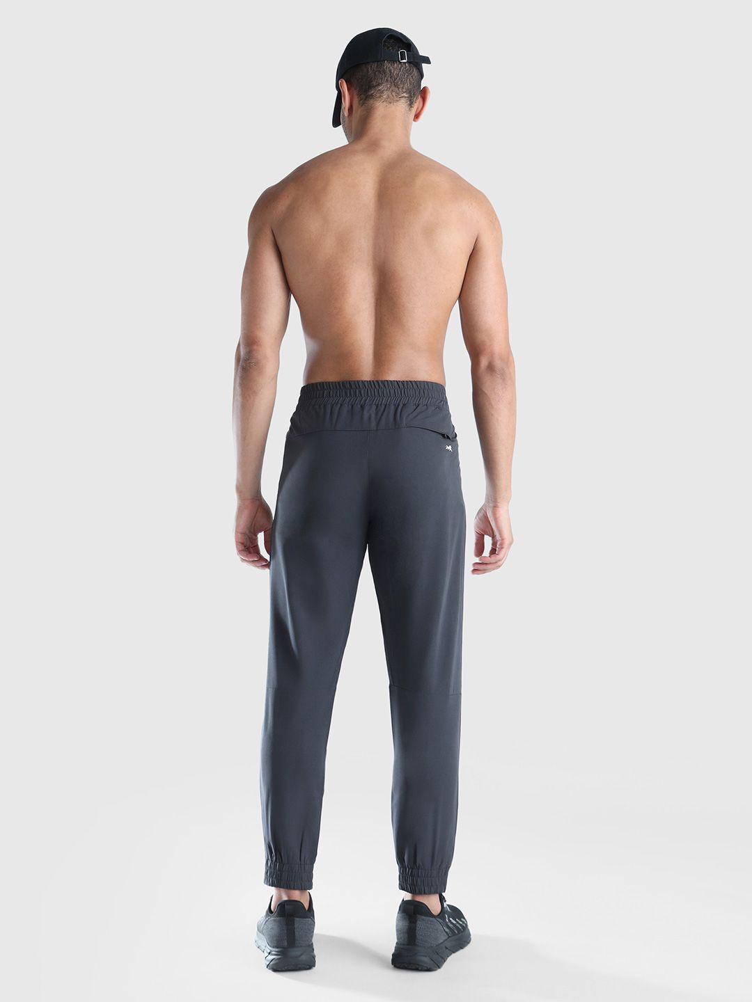 Men Tapered Fit Mid Rise Joggers