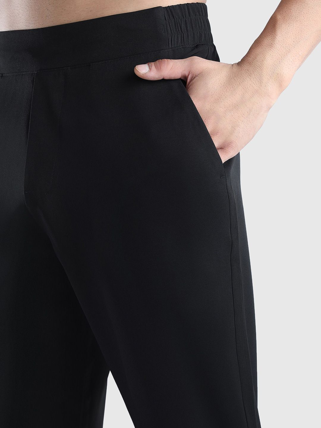 Men Tapered Fit Mid Rise Joggers