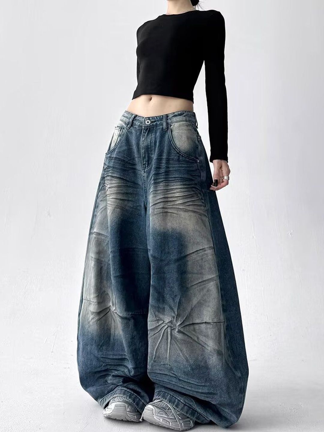 Women Wide Leg Mid-Rise Light Fade Jeans