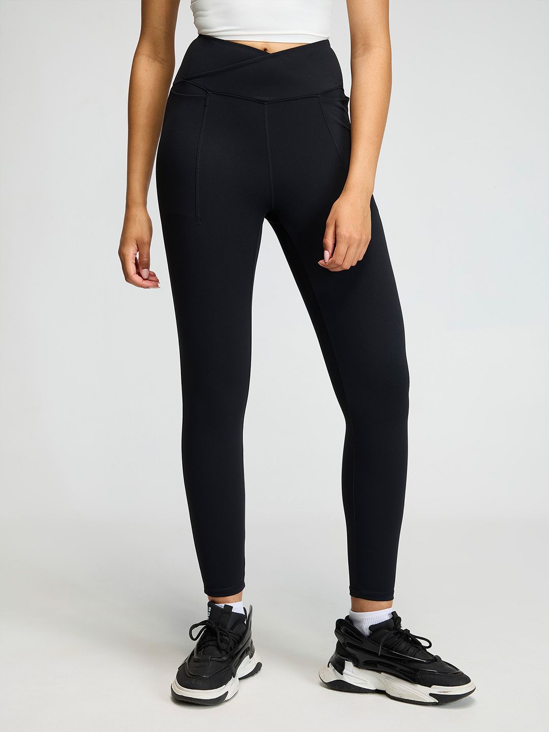 Black Hourglass Snug Leggings