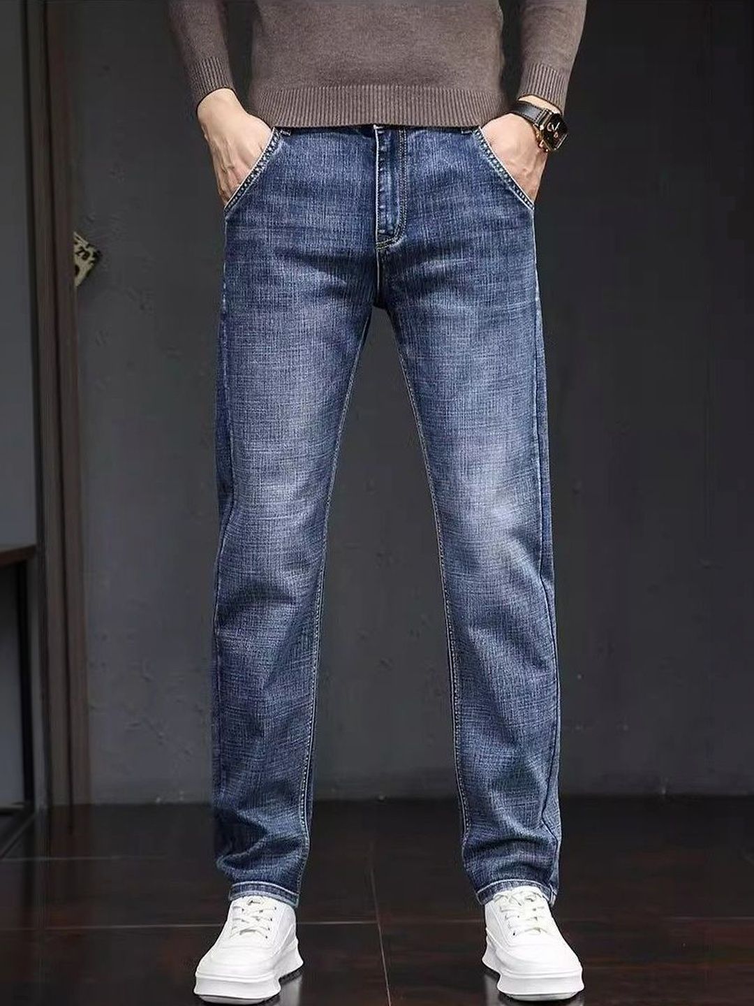 Men Straight Fit Mid-Rise Light Fade Jeans