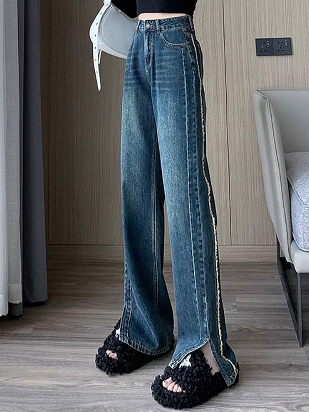 Women Light Fade Mid-Rise Jeans