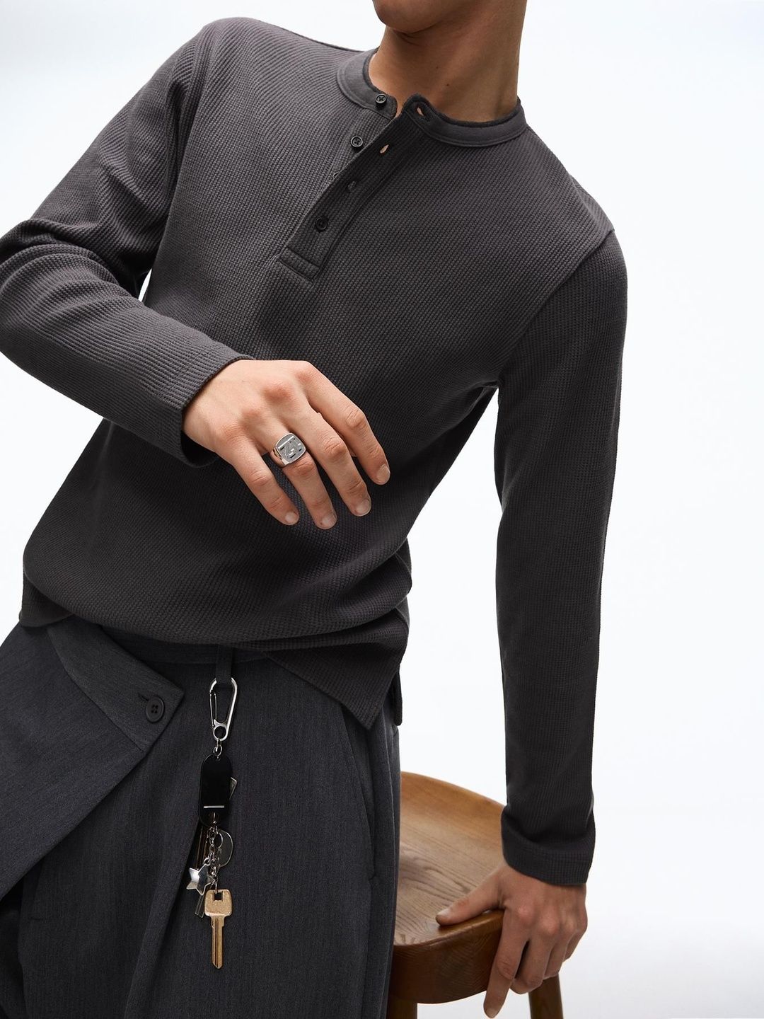 Long-sleeve slim-fit Henley collar T-shirt