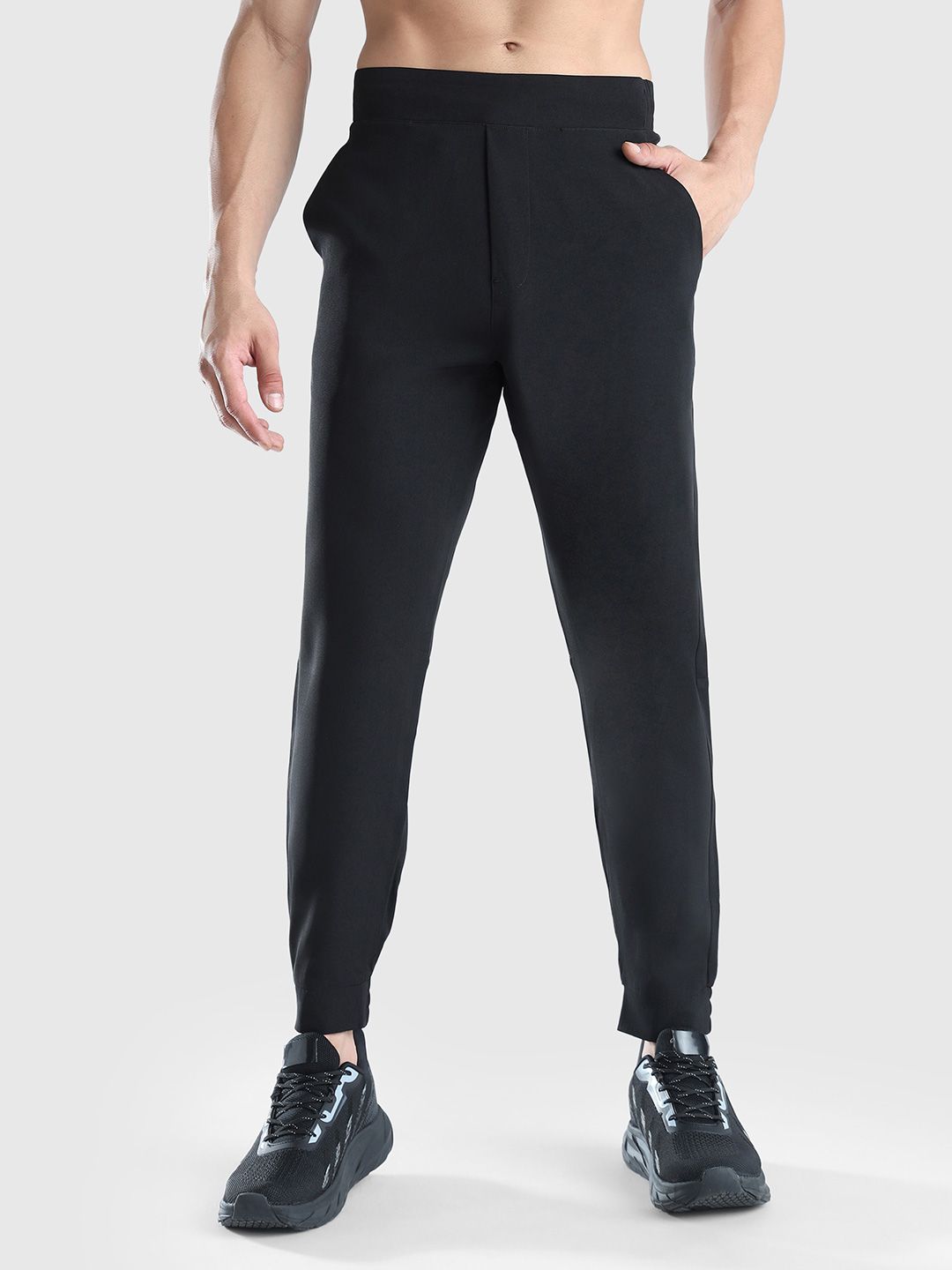 Men Tapered Fit Mid Rise Joggers