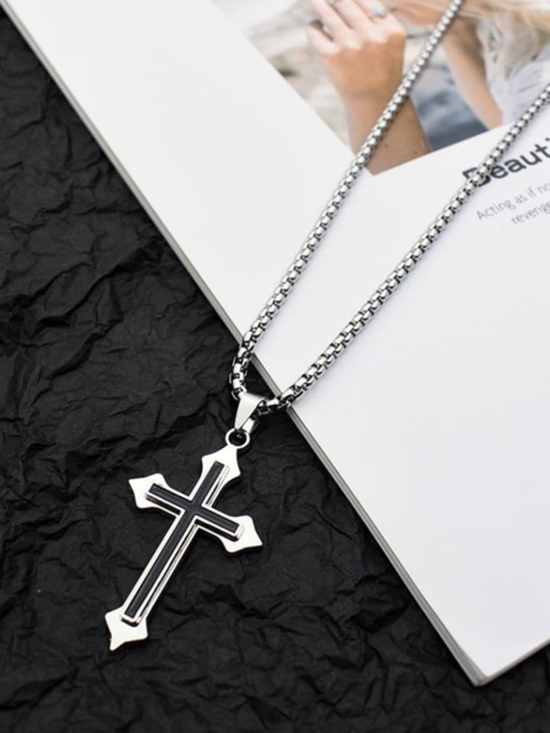 SALTY Men Stainless Steel Contemporary Pendants with Chains