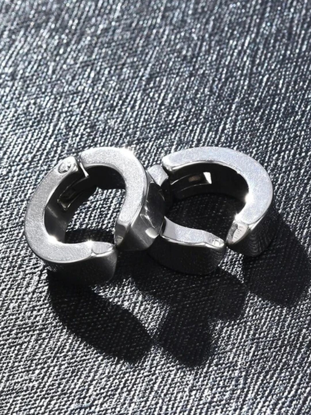 SALTY Men Contemporary Clip On Hoop Earrings