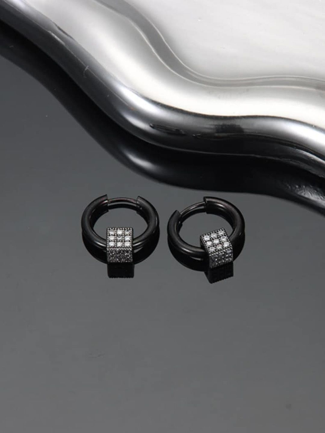 SALTY Men Stainless Steel Circular Shaped Hoop Earrings