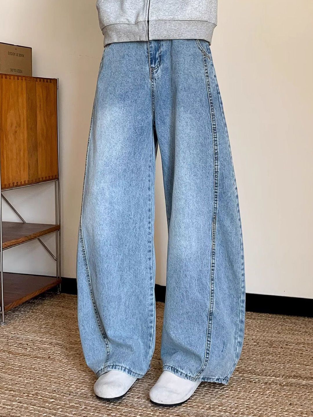 Men Wide Leg Mid-Rise Light Fade Jeans