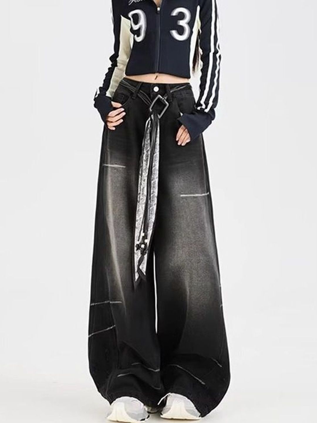 Women Wide Leg Mid-Rise Light Fade Jeans