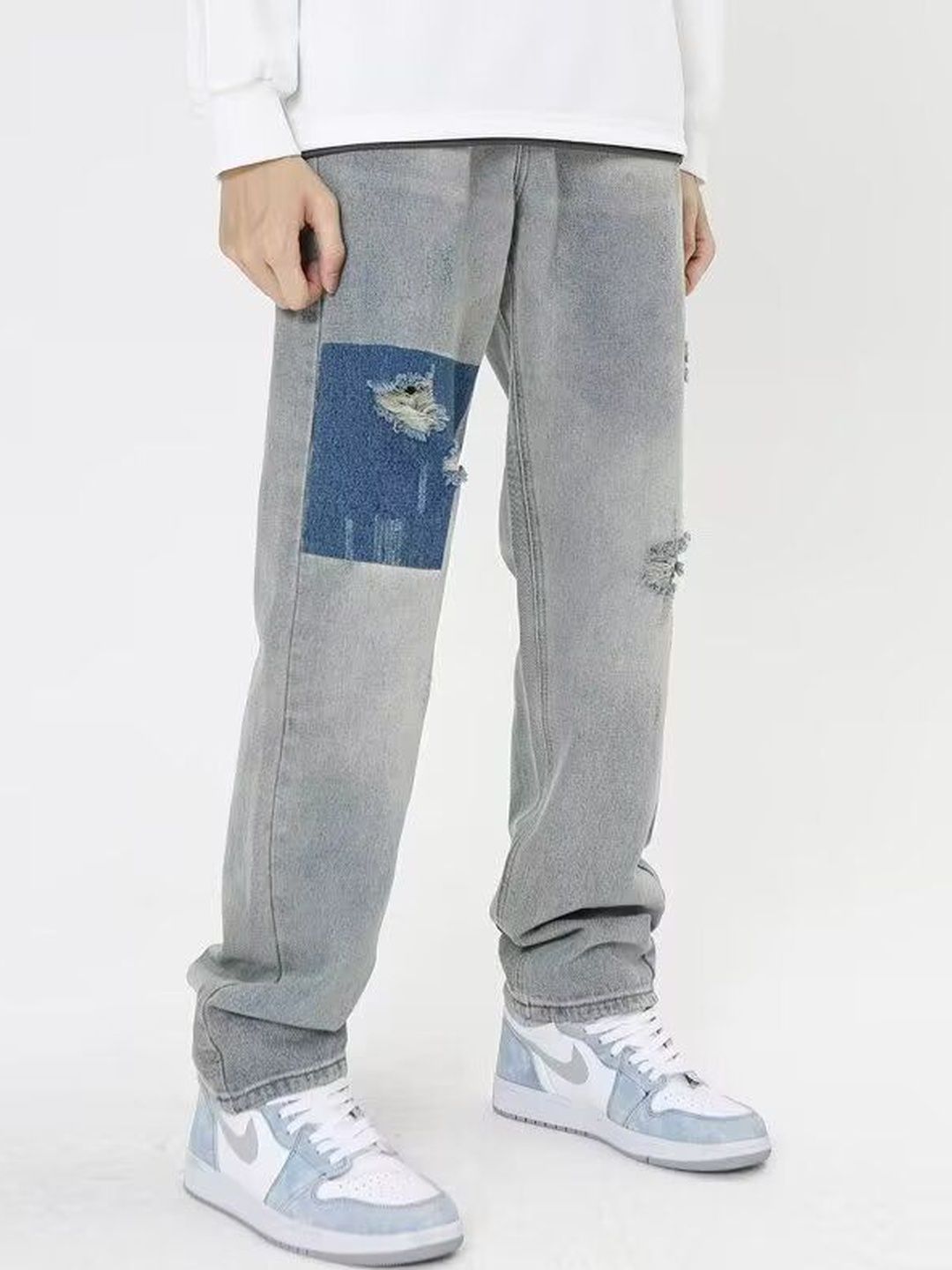 Men Regular Fit Mid-Rise Mildly Distressed Light Fade Jeans