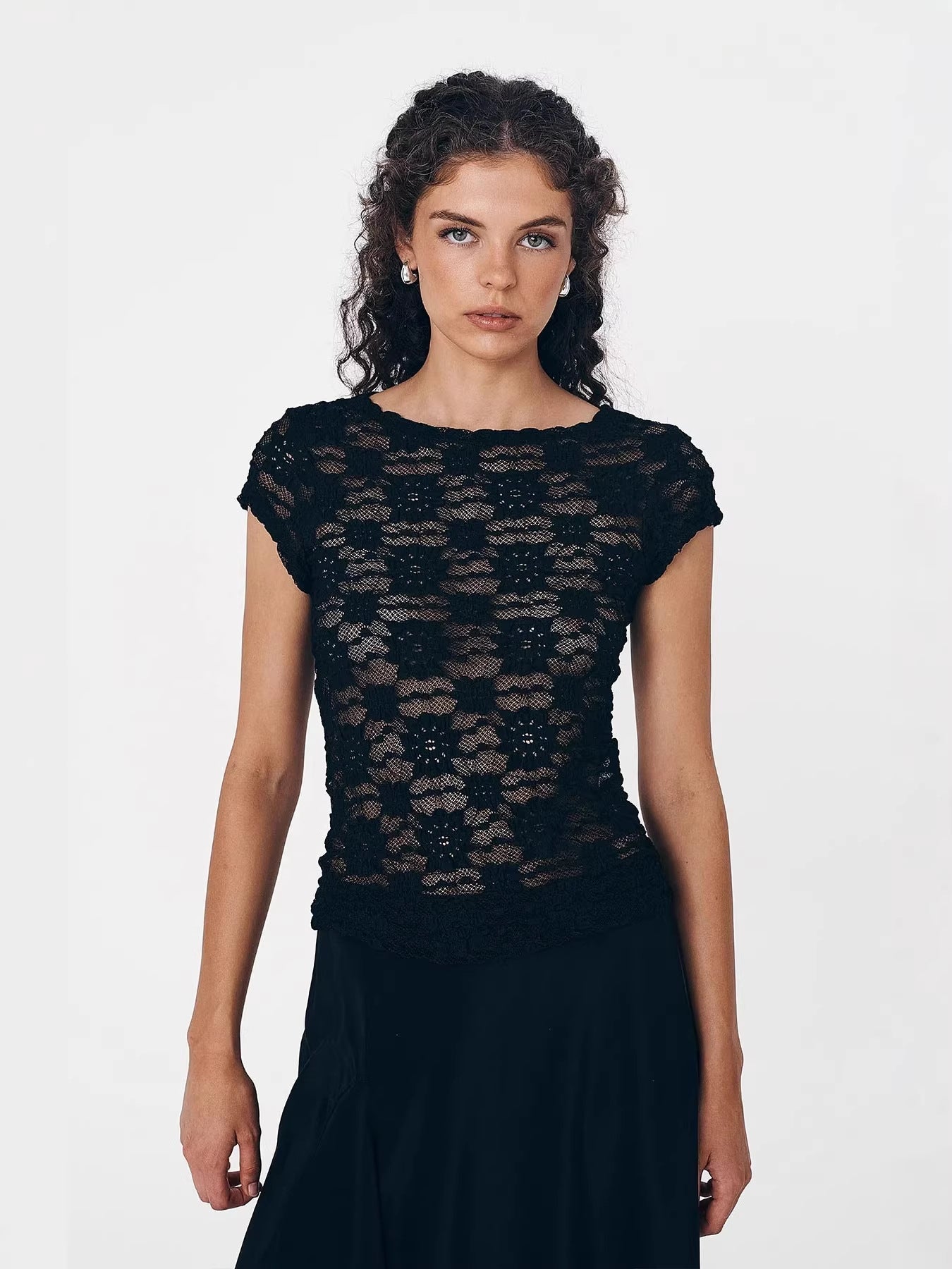 Fitted Floral Lace Top with Crew Neck and Short Sleeves