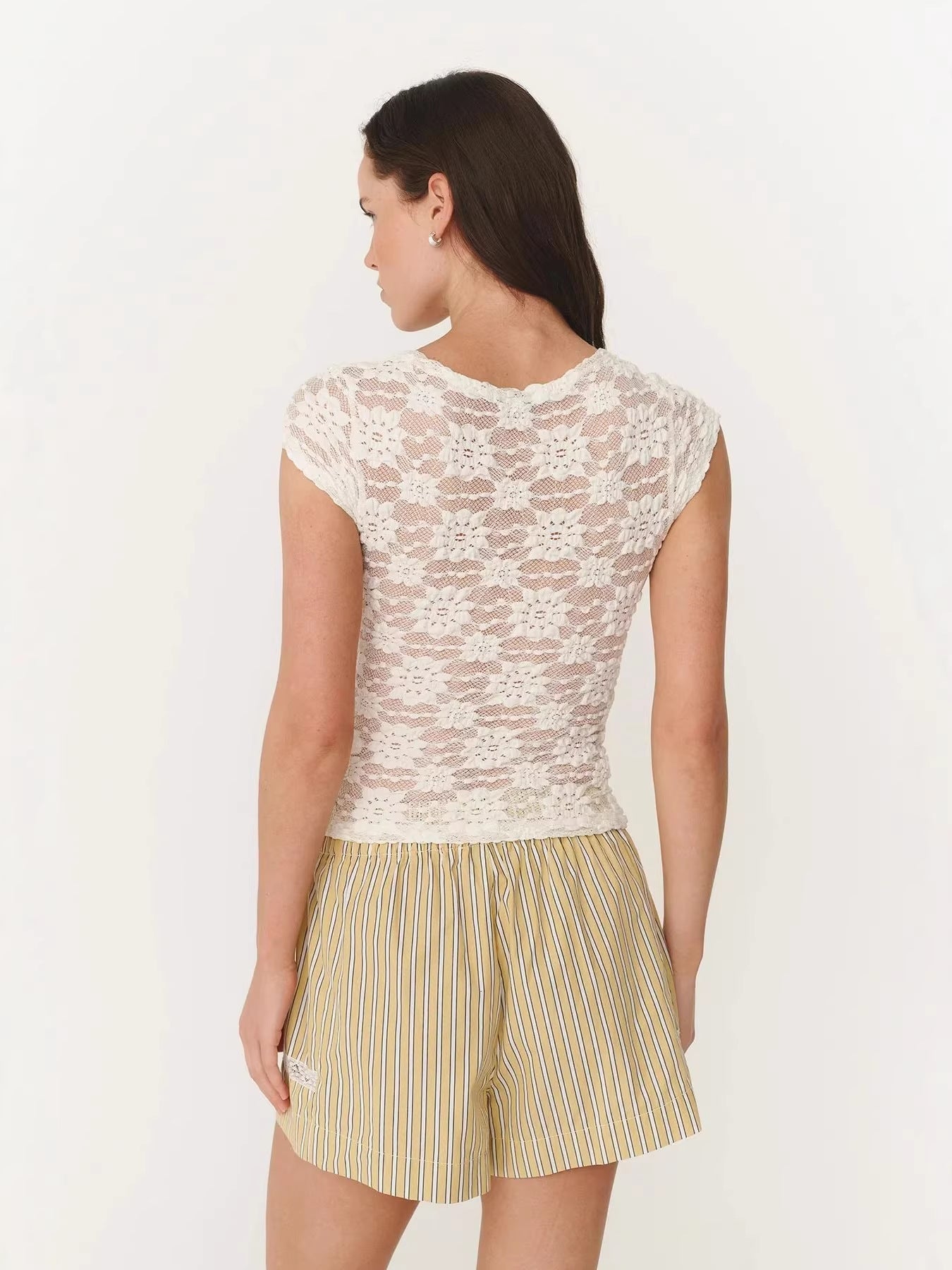 Fitted Floral Lace Top with Crew Neck and Short Sleeves