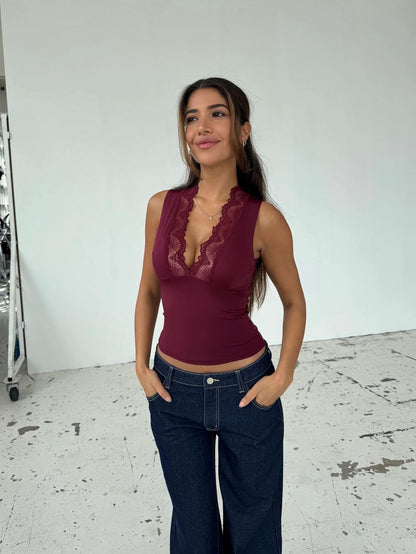 Slim Fit Sleeveless Top with Lace Trim and V-Neck