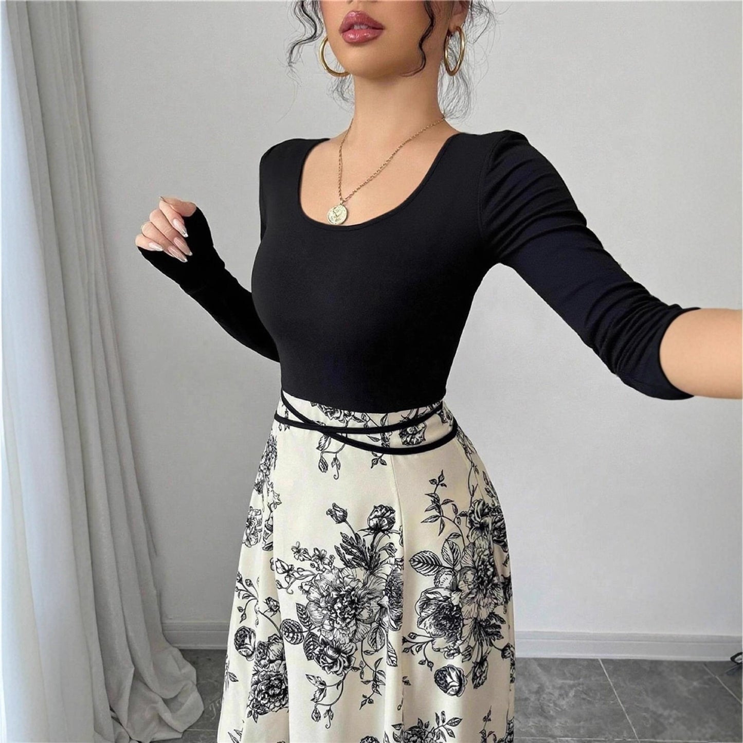 Floral Print A-Line Maxi Dress with Square Neck and Long Sleeves