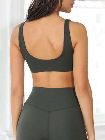 Solid Scoop Neck Cropped Sports Bra with High Elasticity