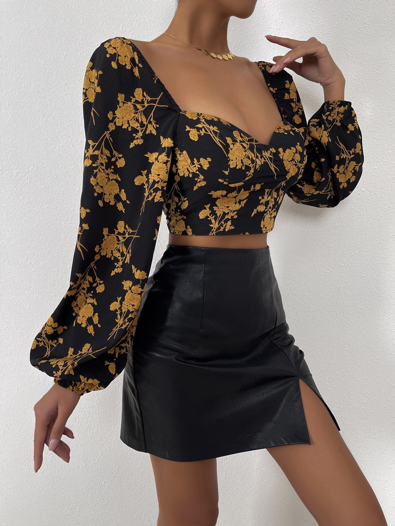 Floral Print Sweetheart Neck Crop Top with Puff Sleeves
