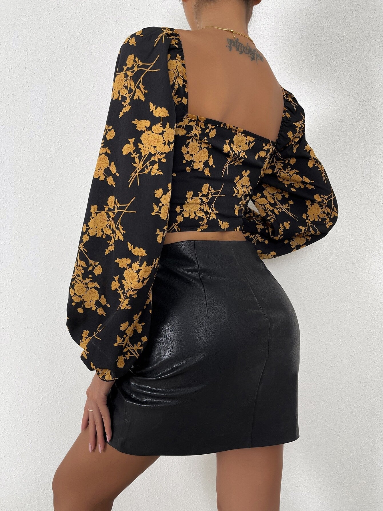 Floral Print Sweetheart Neck Crop Top with Puff Sleeves