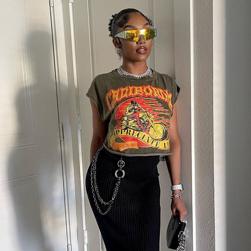 Graphic Print Sleeveless Crop Top with Round Neck