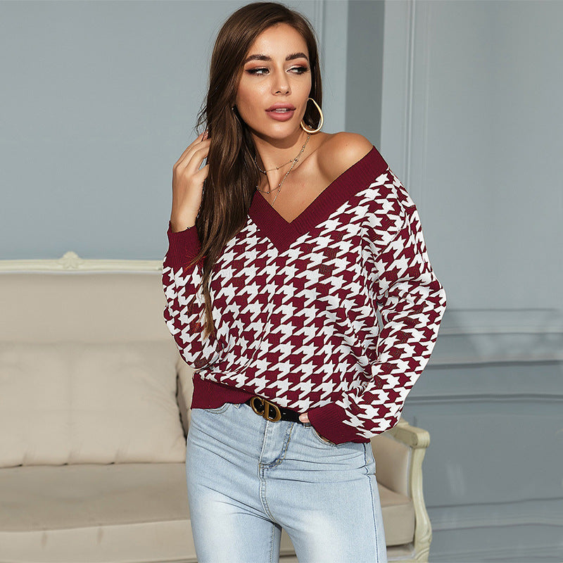 Houndstooth Jacquard Knit Sweater with V-Neck and Long Sleeves