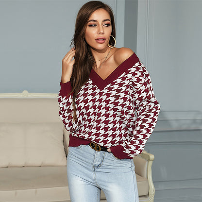 Houndstooth Jacquard Knit Sweater with V-Neck and Long Sleeves
