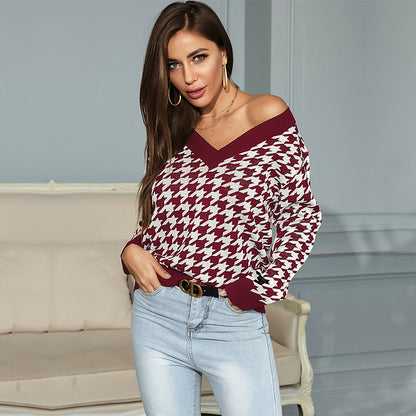 Houndstooth Jacquard Knit Sweater with V-Neck and Long Sleeves