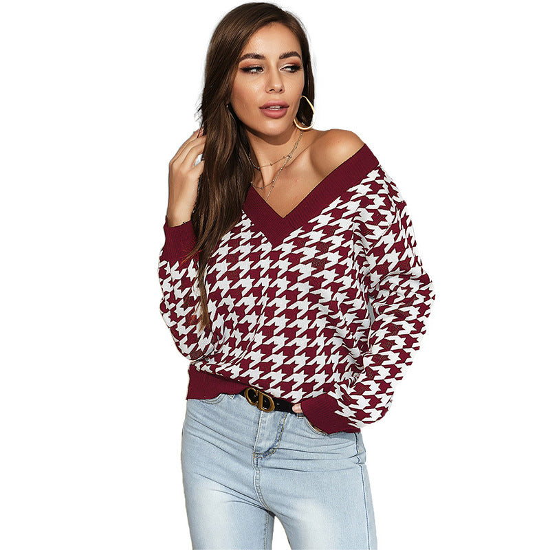 Houndstooth Jacquard Knit Sweater with V-Neck and Long Sleeves