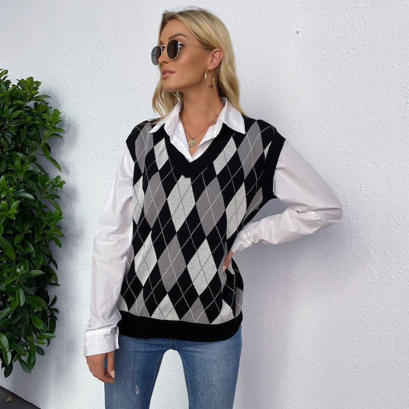 Argyle V-Neck Sweater Vest with Contrast Pattern