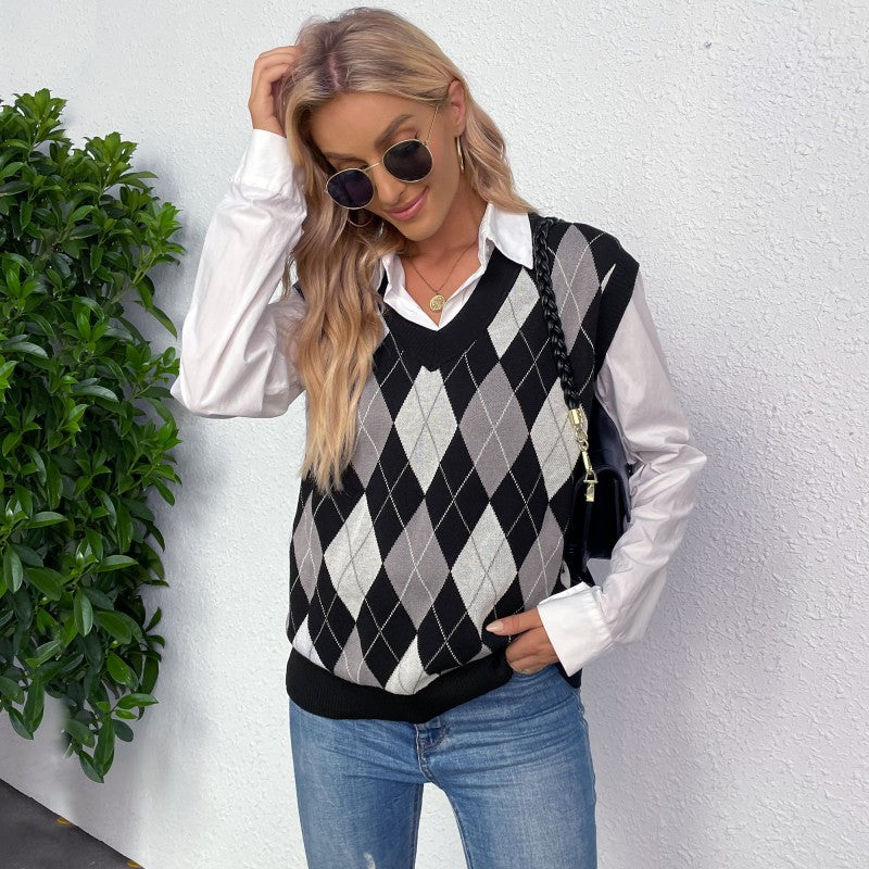 Argyle V-Neck Sweater Vest with Contrast Pattern