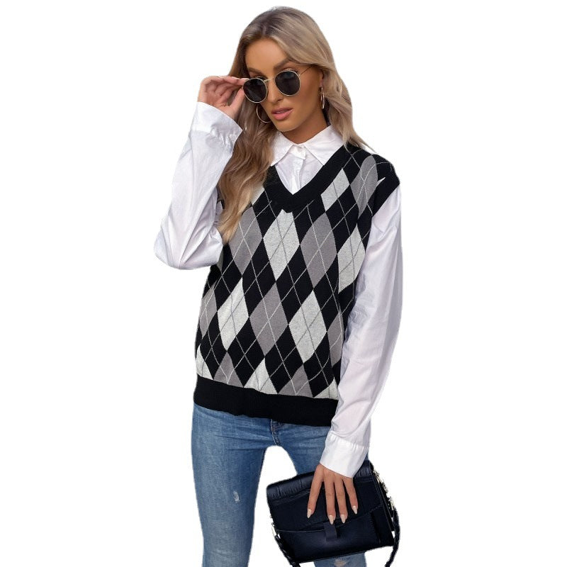 Argyle V-Neck Sweater Vest with Contrast Pattern