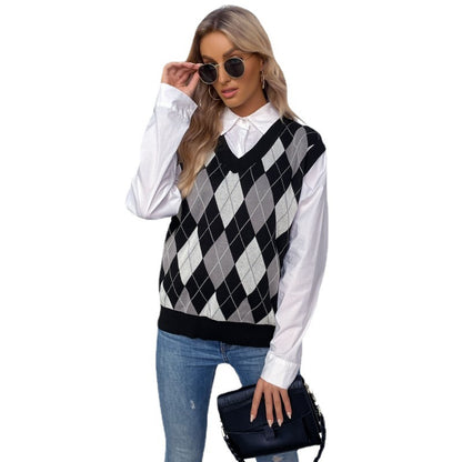 Argyle V-Neck Sweater Vest with Contrast Pattern
