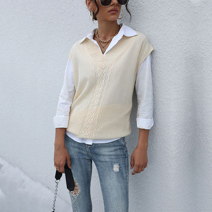 Loose-Fit Cable Knit Sweater Vest with V-Neck
