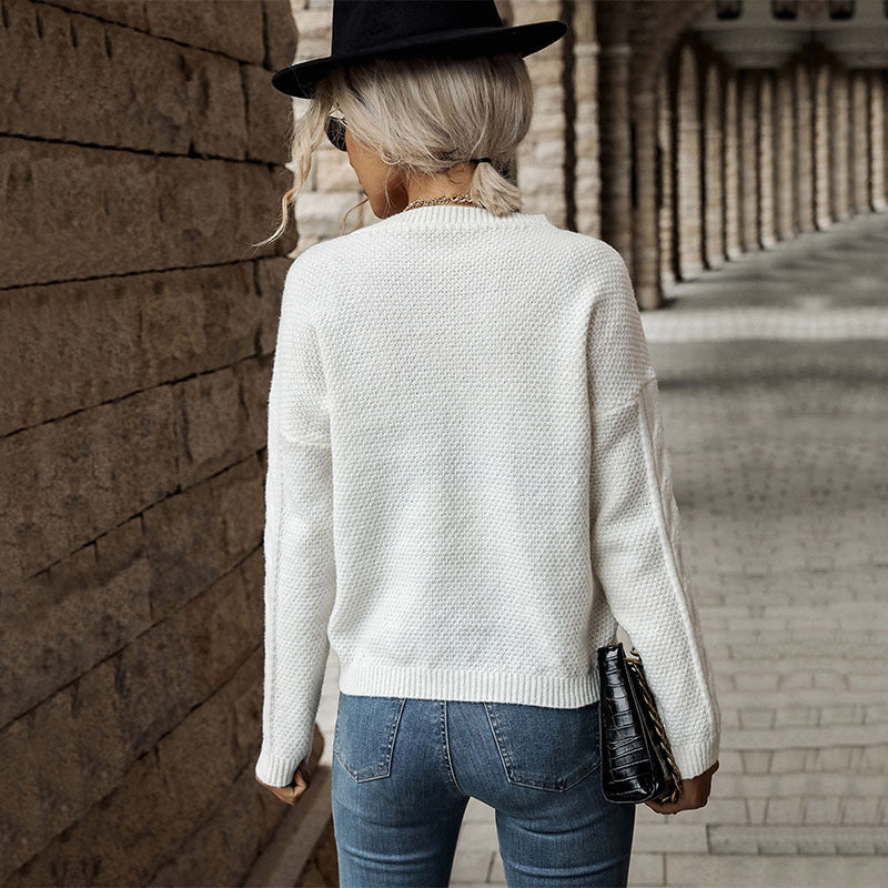 Loose Cable Knit Pullover with Crewneck and Long Sleeves