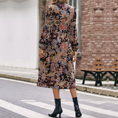 Paisley Print Midi Dress with V-Neck and Lace Trim