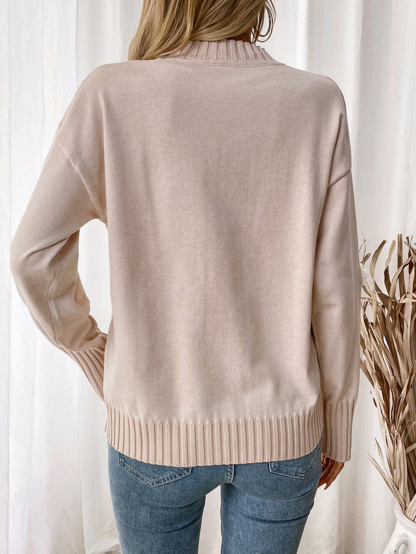 Loose Fit Crew Neck Sweater with Floral Appliqués