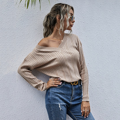 Solid Cable Knit Sweater with V-Neck and Slim Fit