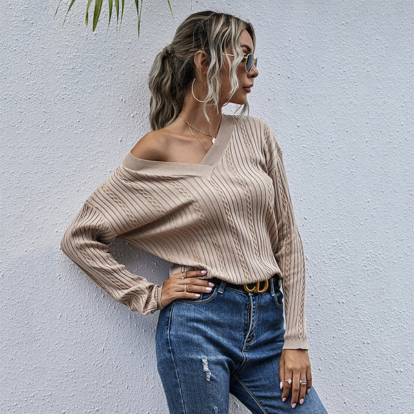 Solid Cable Knit Sweater with V-Neck and Slim Fit