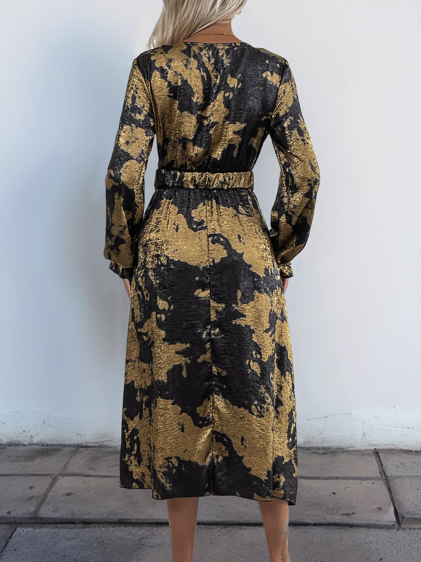 Abstract Gold Foil A-Line Midi Dress with V-Neck and Long Sleeves